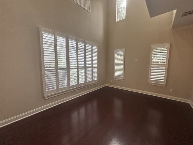 Building Photo - 827 Meridale Ave