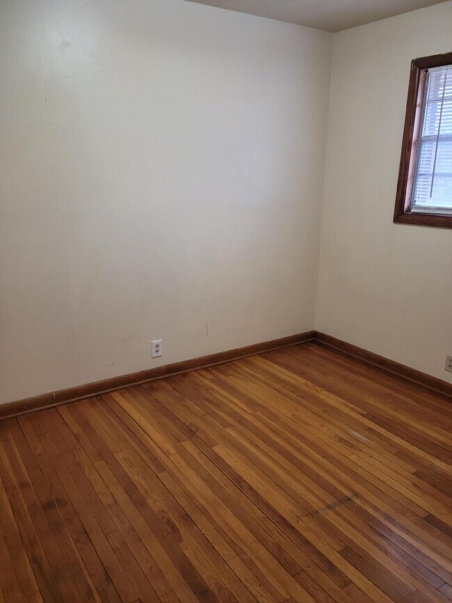 Building Photo - "Charming 2-Bedroom Oasis with Modern Comforts in Jonesboro!"