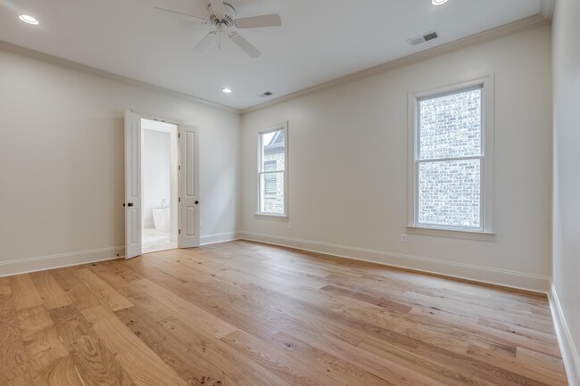 Building Photo - 455 Oma Cove