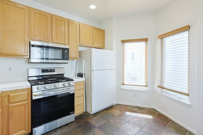 Building Photo - 2 Bed / 2.5 Bath Condo – Walk to Balboa Park!