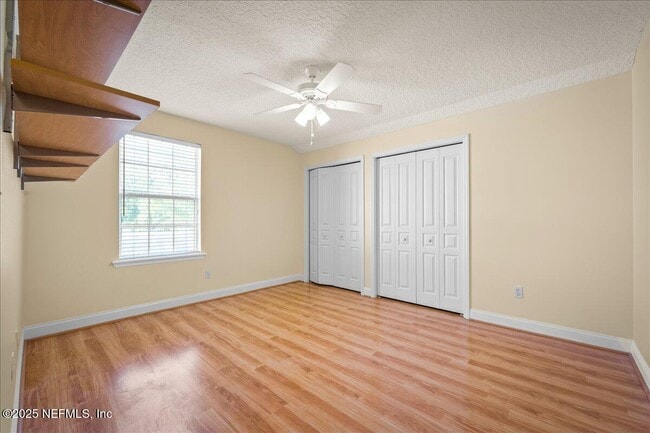 Building Photo - 1028 Meadow View Ln