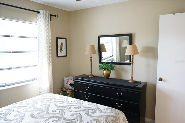 Building Photo - 2102 Hereford Dr