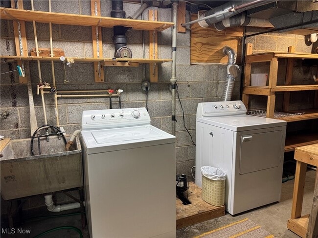 Building Photo - 8896 Spring Valley Dr