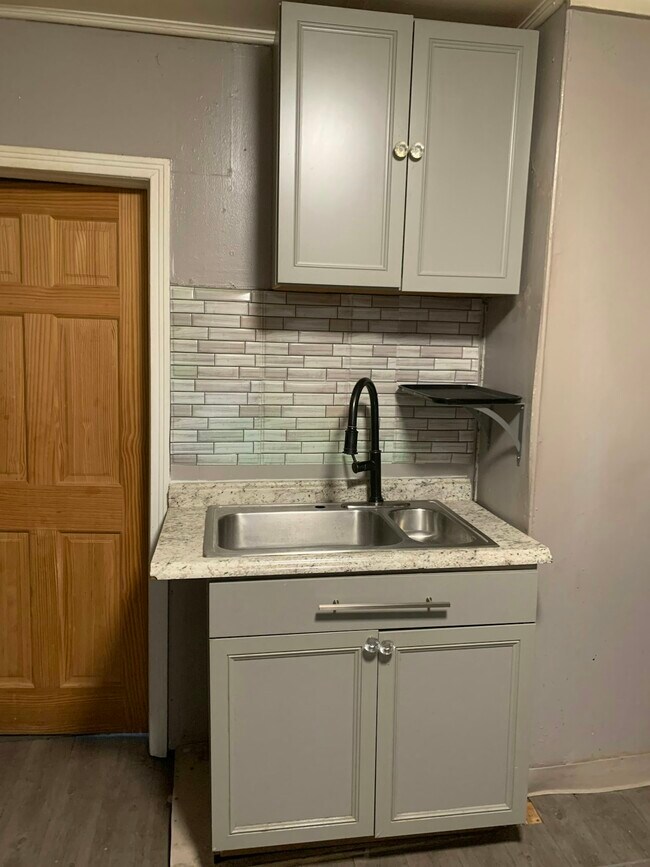 Building Photo - 461 Rich St