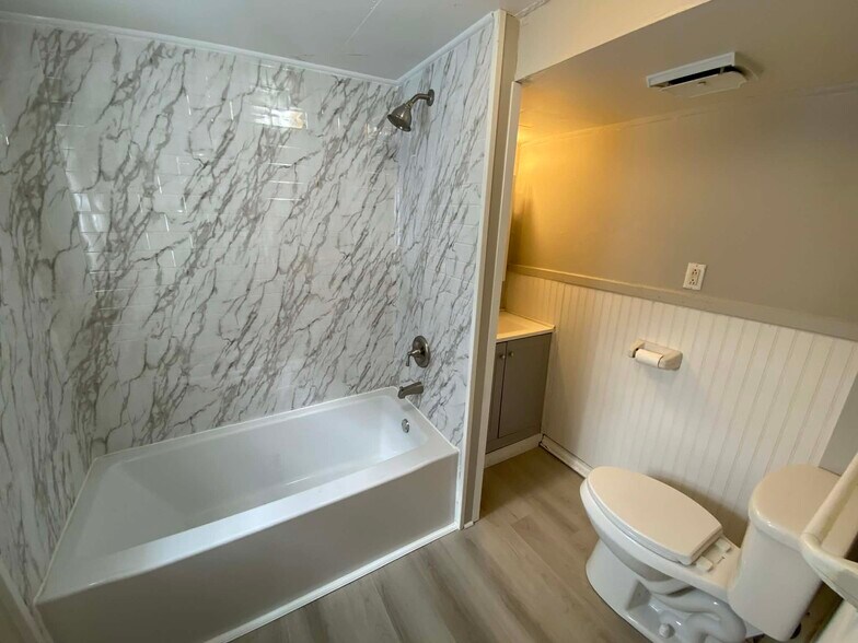 Building Photo - 2127 2nd Ave