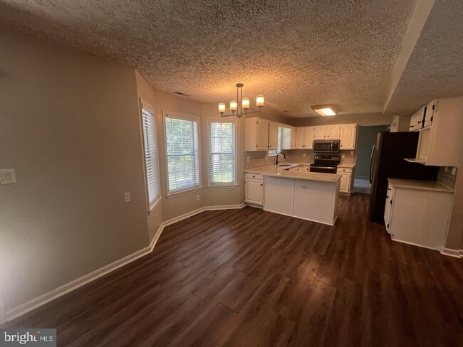 Building Photo - 44236 Pine Creek Ln