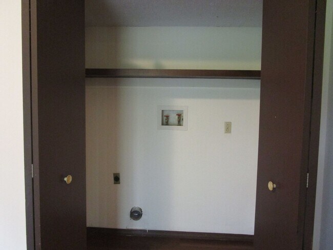 Building Photo - Remarkable Two Bedroom Town-Home with Fenced Yard - Available August 14th!!!