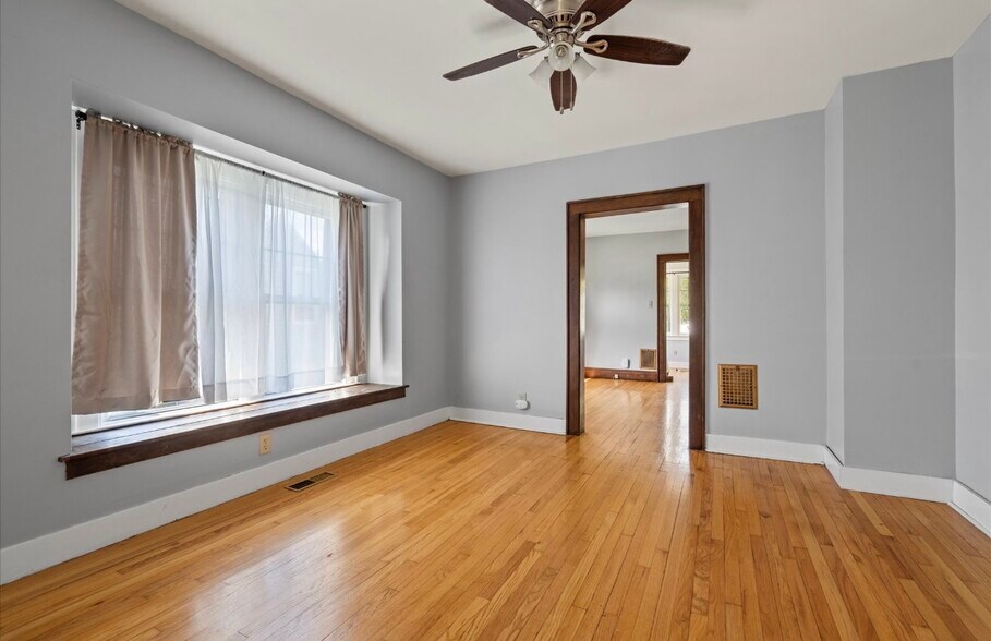 Building Photo - 114 Phelps Pl