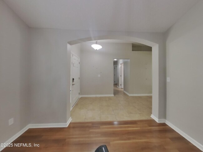 Building Photo - 495 Apple Creek Dr