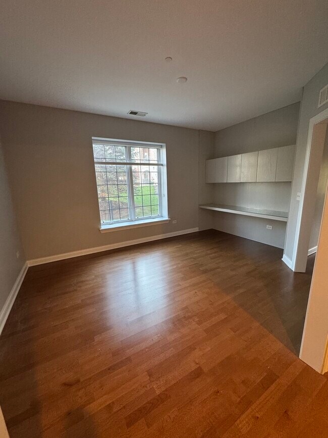 Building Photo - 1800 Amberley Ct