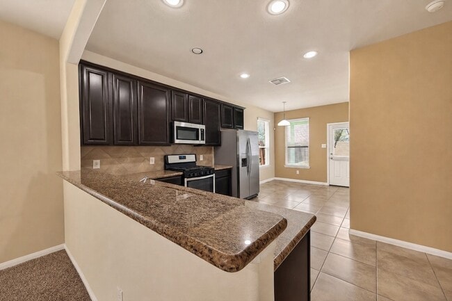 Building Photo - 1251 S Maple Dr