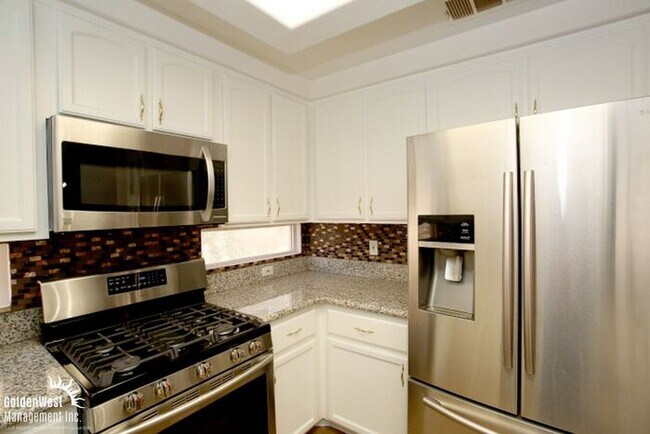 Building Photo - Charming 4Bdm 2.5Ba Home in the Heart of S...