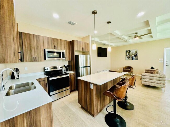 Building Photo - 3013 W Driftwood St