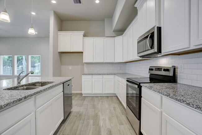 Building Photo - 725 W Foley St