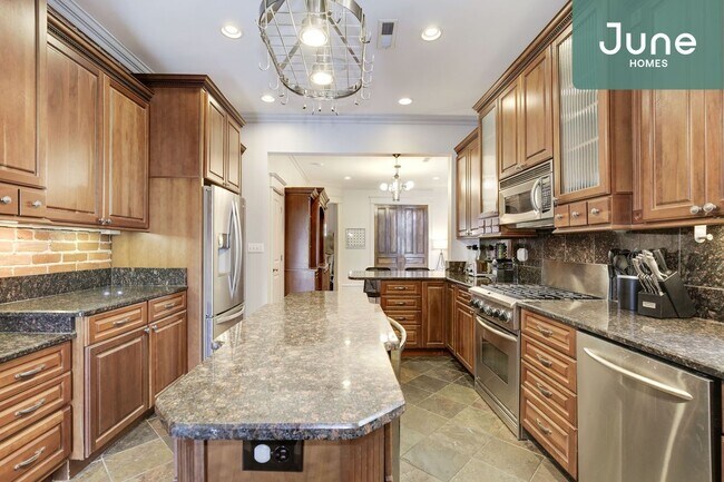 Building Photo - Full room in 4-bed/3.0-bath Home