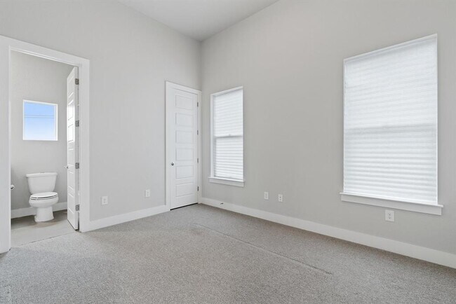 Building Photo - 6201 Toscana Ave