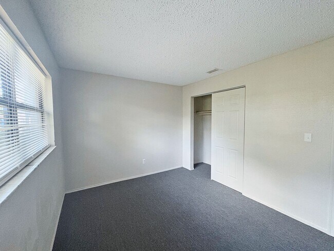 Building Photo - Charming Largo Home with a Spacious Fenced...