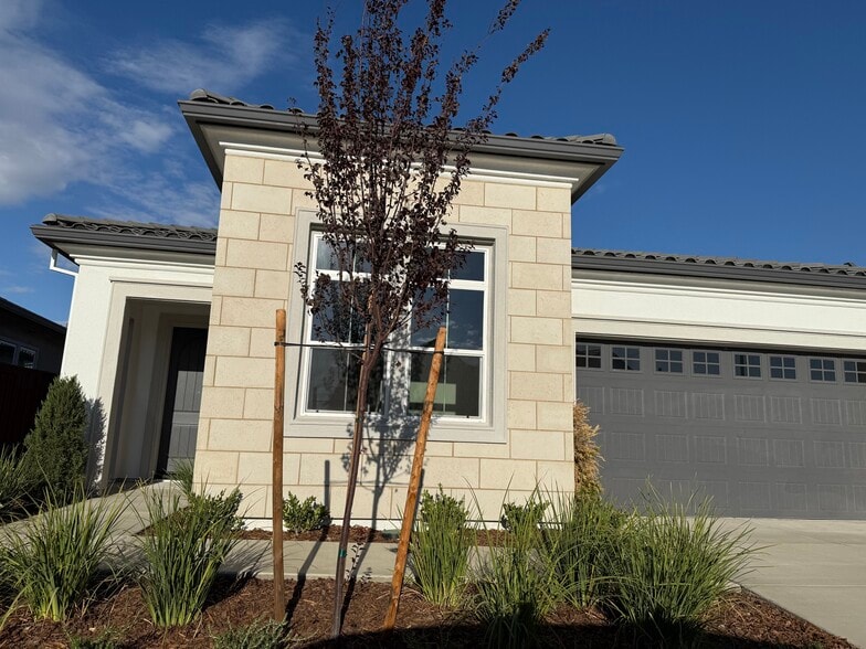 Building Photo - 3572 Panorama Dr