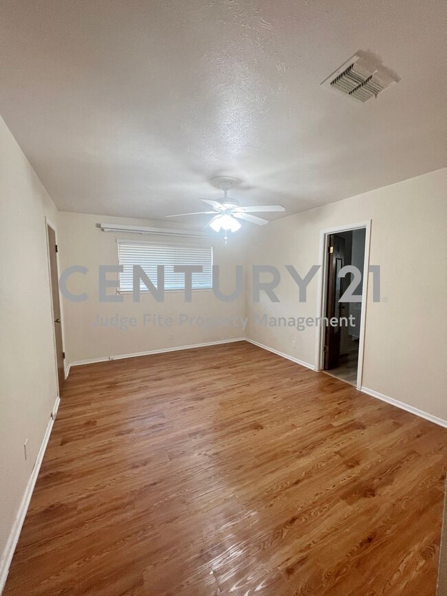 Building Photo - Pleasant 2/2 Duplex in Fort Worth For Rent!