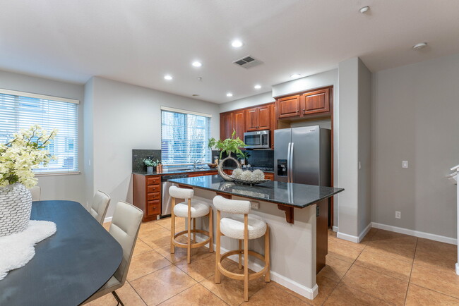 Building Photo - 1070 Tourmaline Ter