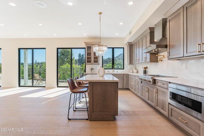 Building Photo - 252 Capri Dr