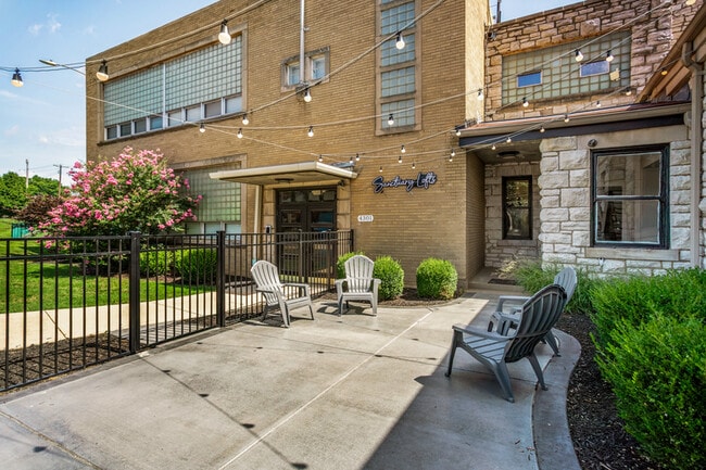 Building Photo - 4301 Olive St