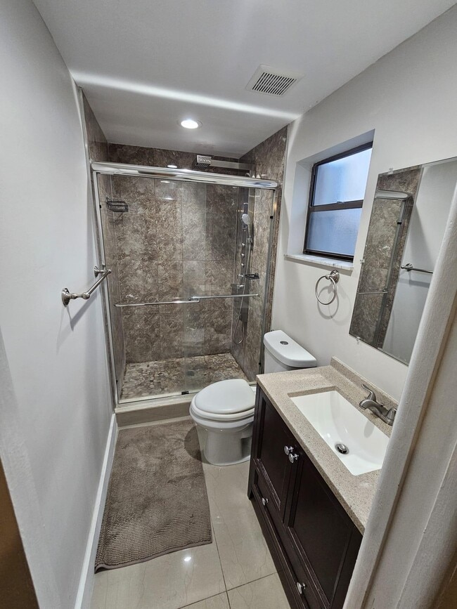 Building Photo - 3307 NW 108th Dr