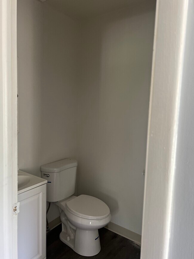 Apt 35 - Holly Oak Manor