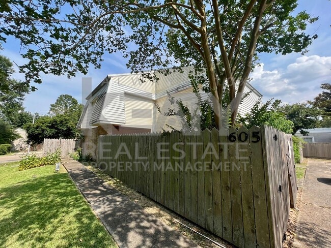 Building Photo - COMING SOON! 3 Bedroom Home in Fox Run!