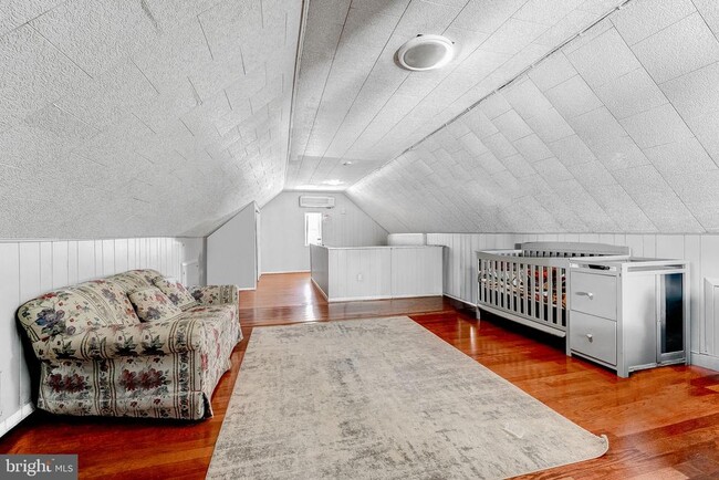 Building Photo - 715 N George Mason Dr