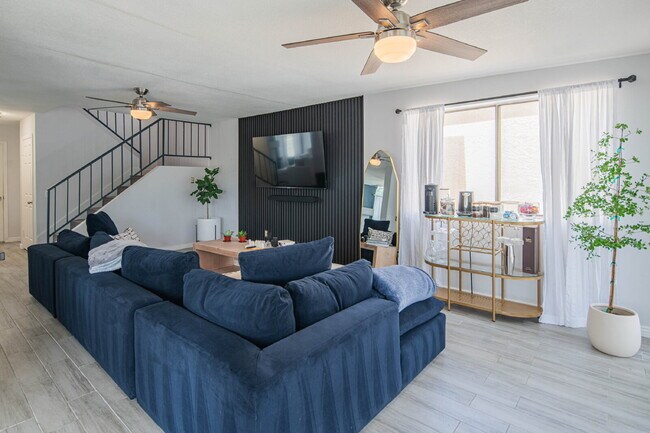 Building Photo - 10615 N 63rd Dr