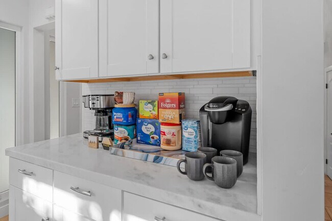 Building Photo - 9737 Benavente Pl