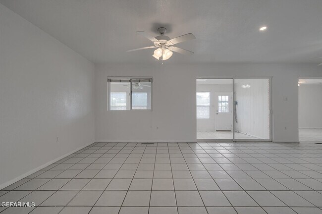 Building Photo - 9632 Gairloch Dr