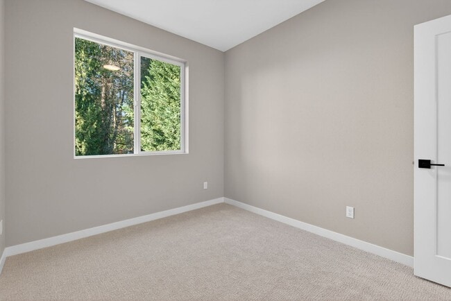 Building Photo - 10905 SE Home Ave