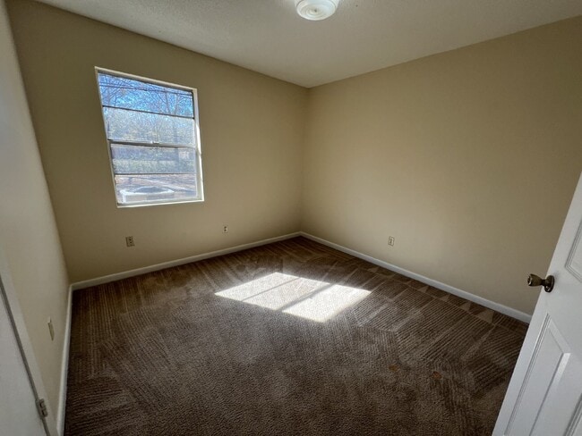 Building Photo - Home For Rent