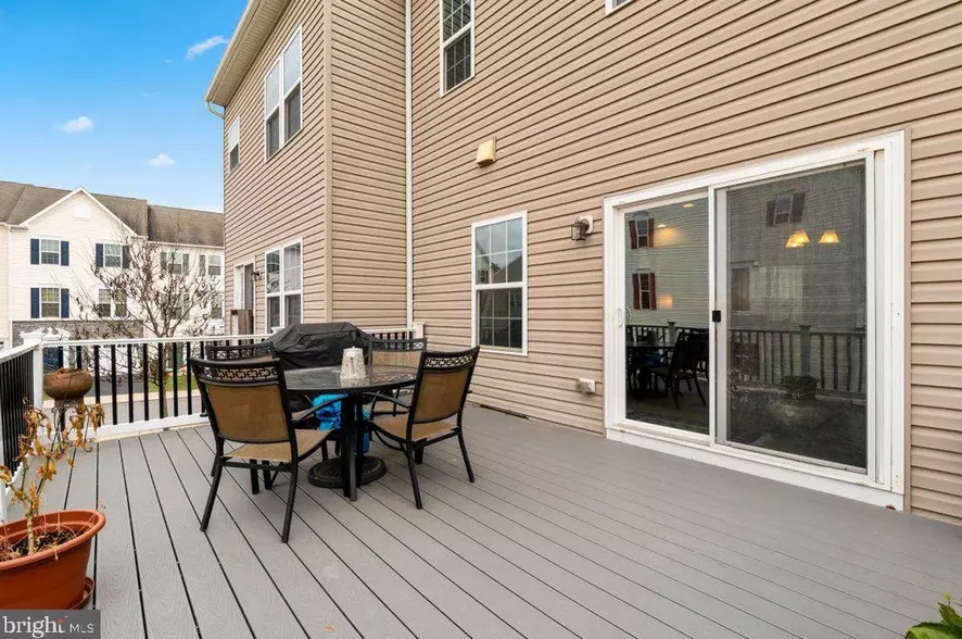 Trex deck - 1280 Rannoch Ln