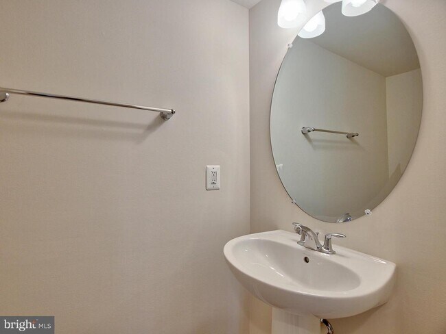 Building Photo - 127 Keller Ct