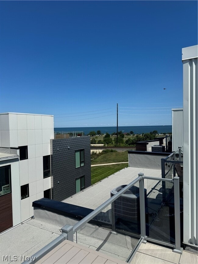 Building Photo - 1240 W 70th St