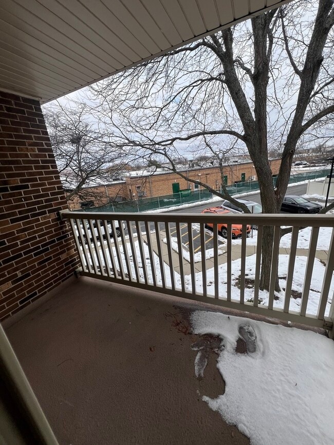 Building Photo - 910 W Alleghany Dr