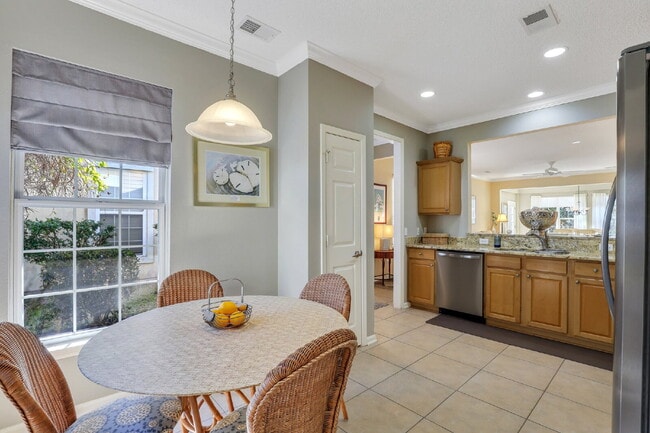 Building Photo - Charming 2-Bedroom, Plus Den Home with 2 F...