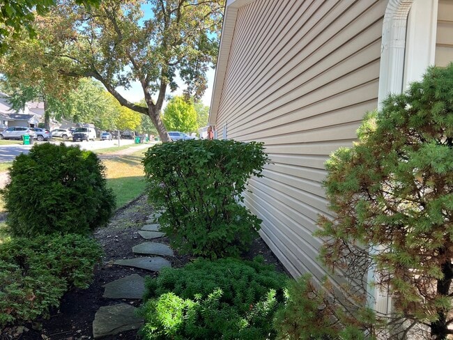 Building Photo - 213 Stanyon Ln