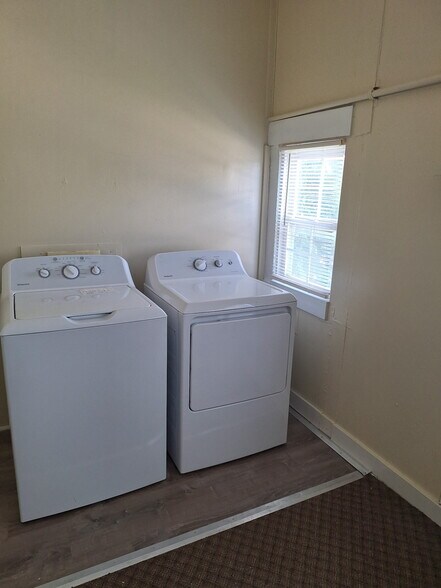 Laundry Room - 1220 Louisiana St