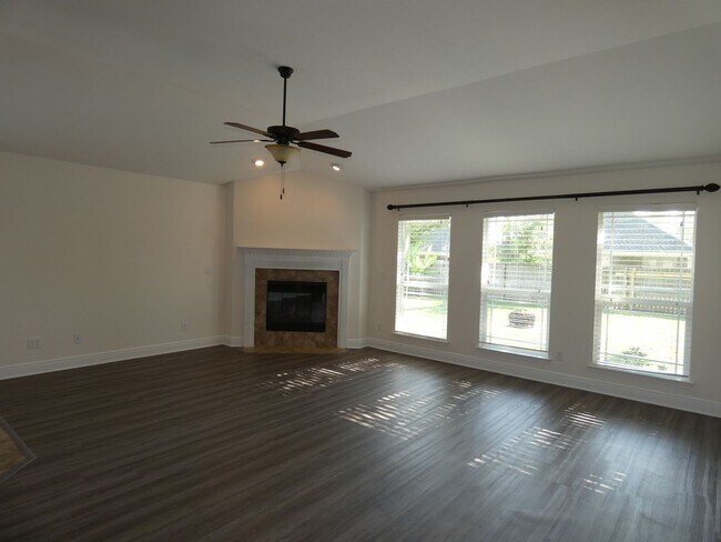 Building Photo - Stunning Craftsman Home - Stonechase