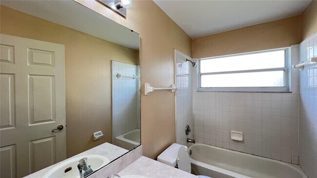Building Photo - 1547 Oak Hill Trail