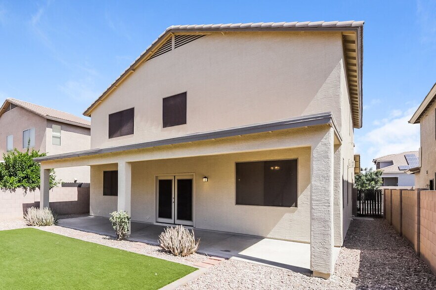 Building Photo - 9021 W Bluefield Ave