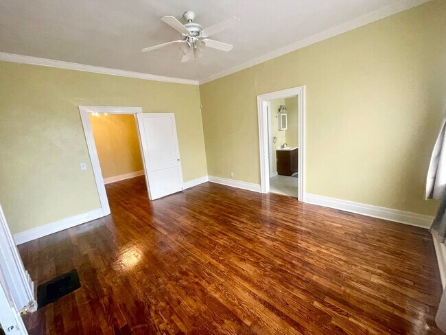 Building Photo - 828 N Jefferson St