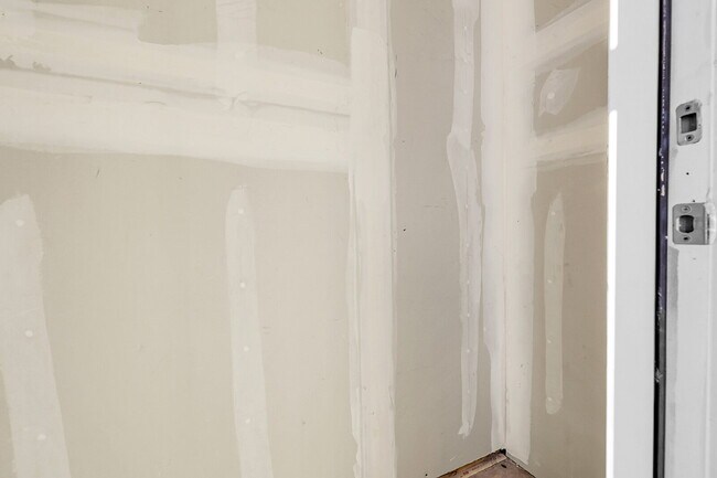 Building Photo - $2,250.00- 2 bed, 2 bath Condo with detach...