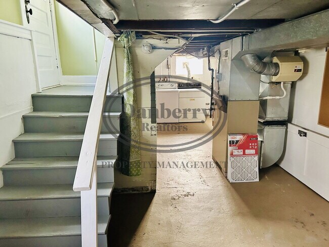 Building Photo - 436 E 5th St