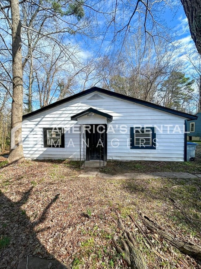Building Photo - Home for rent in Adamsville!
