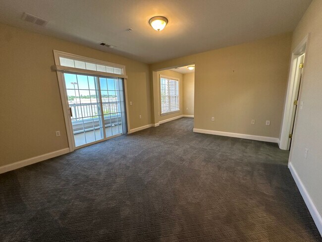 Building Photo - 1501 Glenwood Station Ln